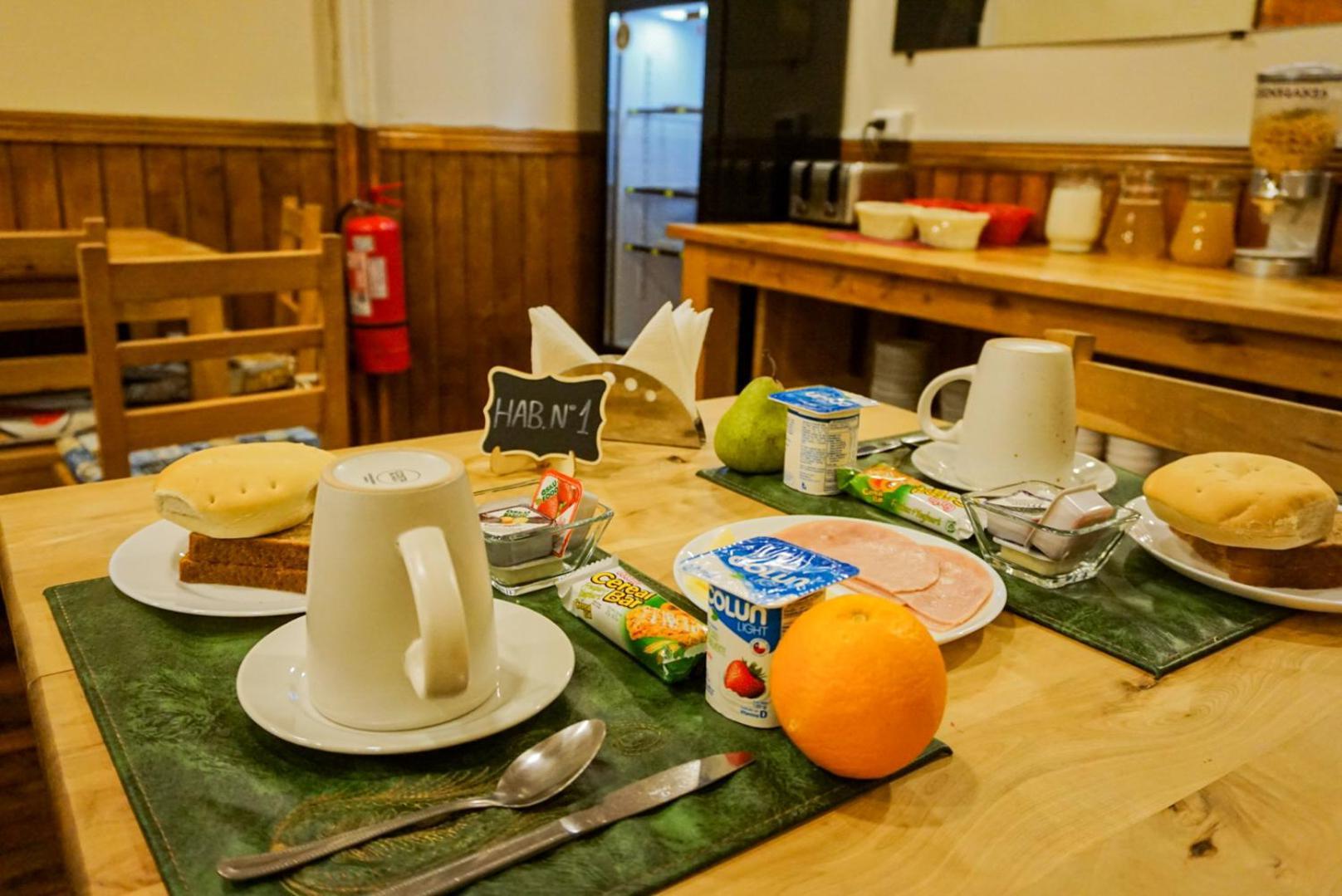 Hostal Reymer Patagonia Пуэрто-Наталес Экстерьер фото